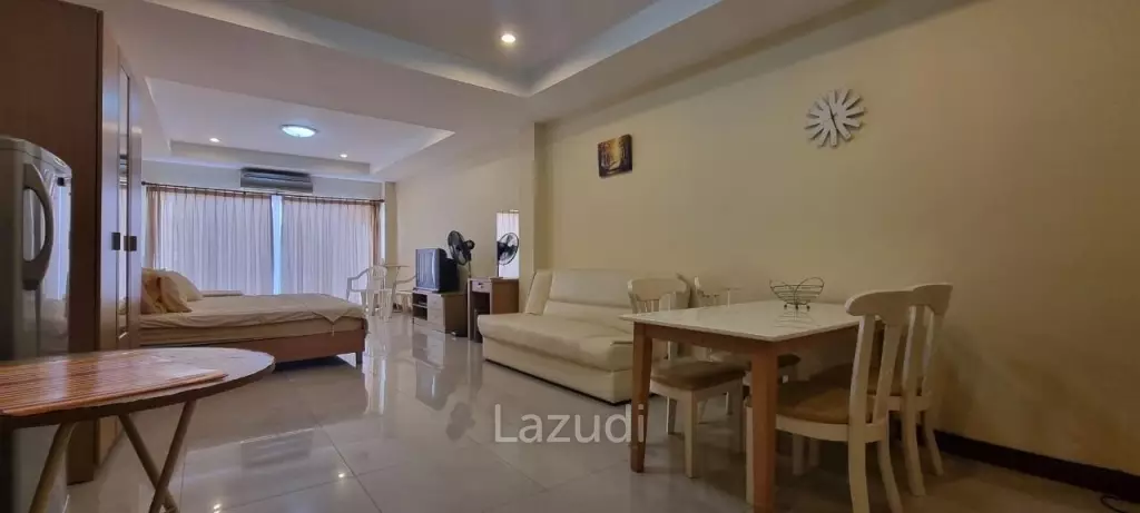 Expansive Retail Space with Residence in Pattaya