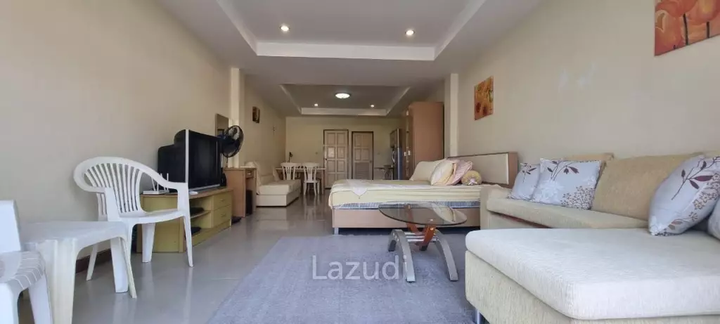 Expansive Retail Space with Residence in Pattaya