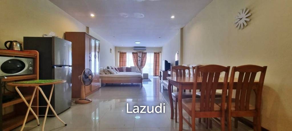 Expansive Retail Space with Residence in Pattaya