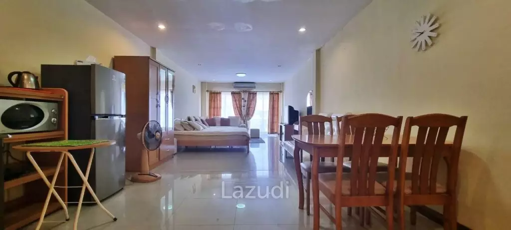 Expansive Retail Space with Residence in Pattaya