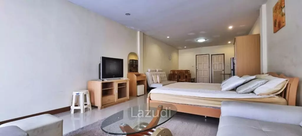Expansive Retail Space with Residence in Pattaya