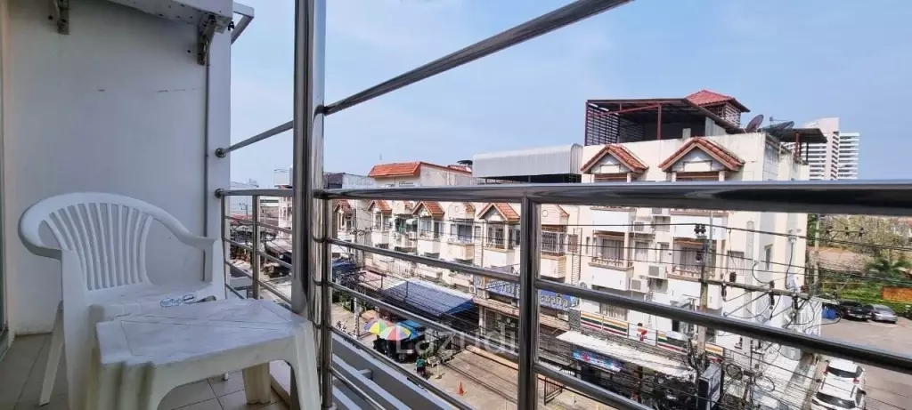 Expansive Retail Space with Residence in Pattaya