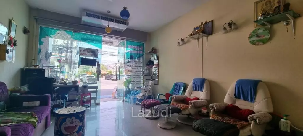 Expansive Retail Space with Residence in Pattaya