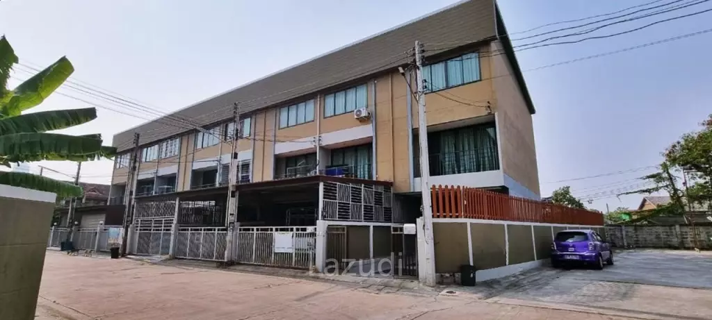 168 SQ.M 3 Bed 3 Storey House in Na Jomtien