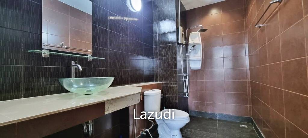 168 SQ.M 3 Bed 3 Storey House in Na Jomtien