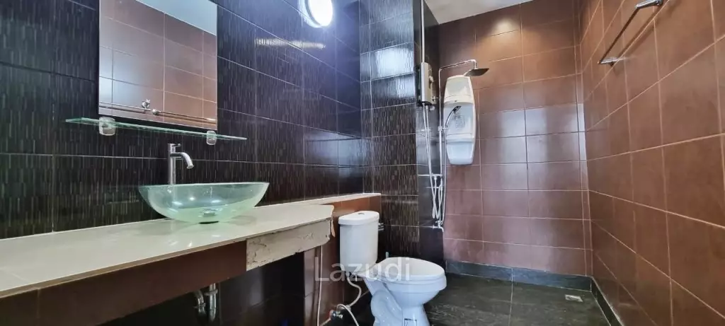 168 SQ.M 3 Bed 3 Storey House in Na Jomtien