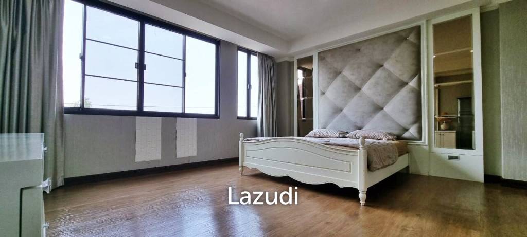 168 SQ.M 3 Bed 3 Storey House in Na Jomtien