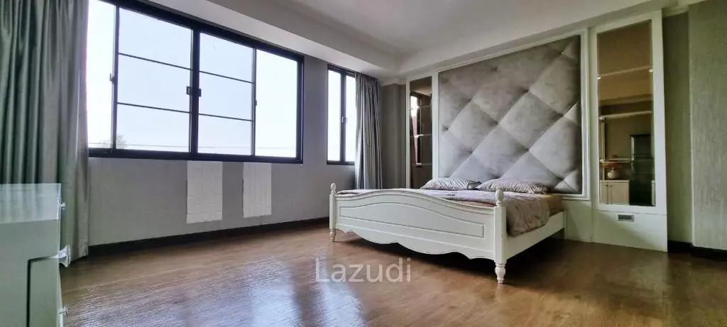 168 SQ.M 3 Bed 3 Storey House in Na Jomtien