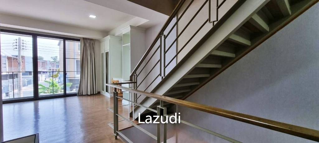 168 SQ.M 3 Bed 3 Storey House in Na Jomtien