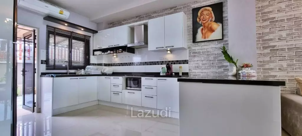168 SQ.M 3 Bed 3 Storey House in Na Jomtien