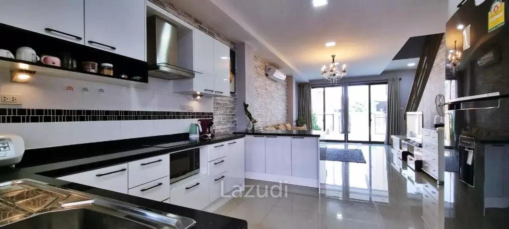168 SQ.M 3 Bed 3 Storey House in Na Jomtien