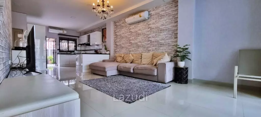 168 SQ.M 3 Bed 3 Storey House in Na Jomtien