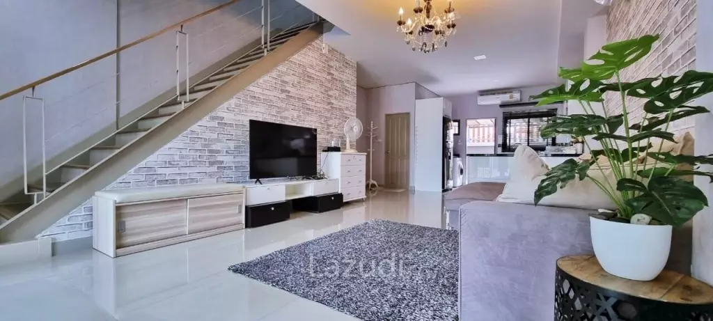 168 SQ.M 3 Bed 3 Storey House in Na Jomtien