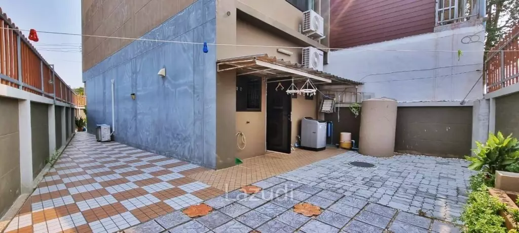 168 SQ.M 3 Bed 3 Storey House in Na Jomtien