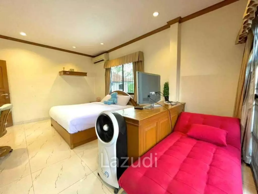 House with Swimming Pool for Sale