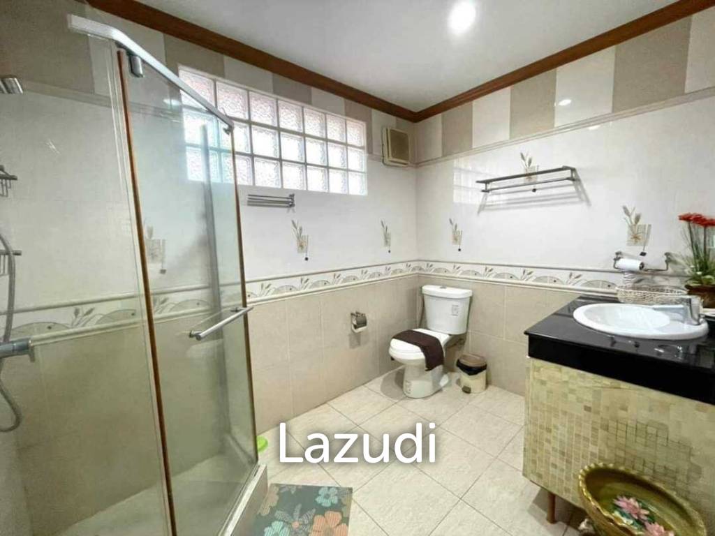 House with Swimming Pool for Sale