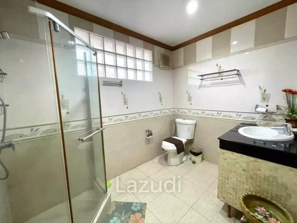 House with Swimming Pool for Sale