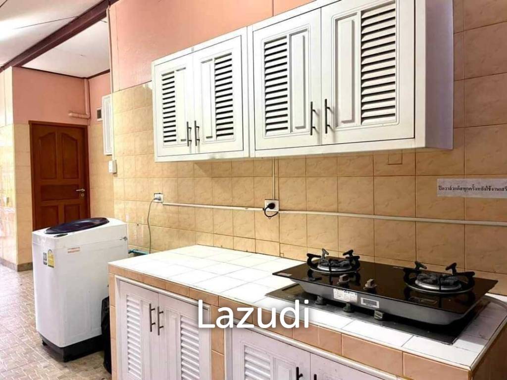 House with Swimming Pool for Sale