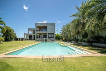 Luxury 9 Bedrooms House for Sale