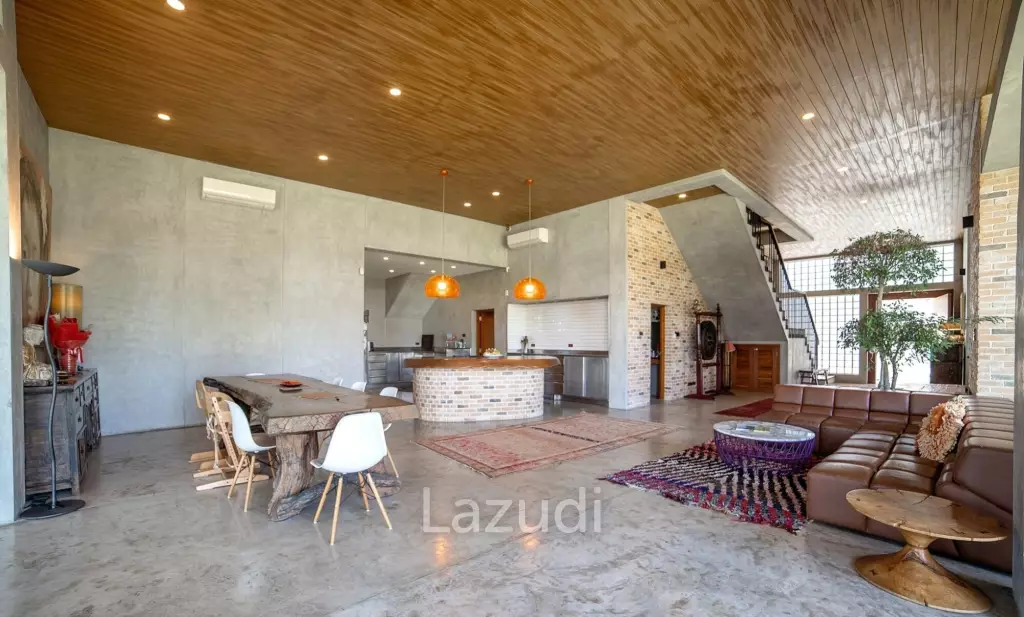 Luxury 9 Bedrooms House for Sale