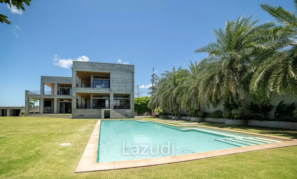 Luxury 9 Bedrooms House for Sale