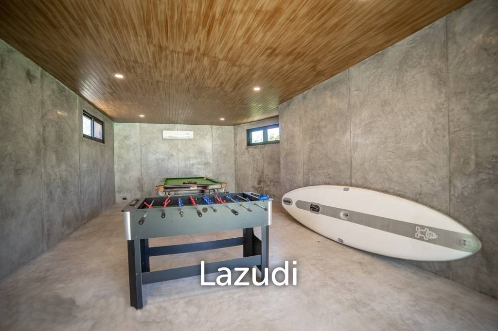 Luxury 9 Bedrooms House for Sale