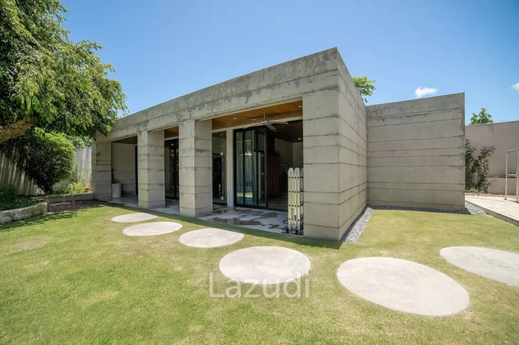Luxury 9 Bedrooms House for Sale