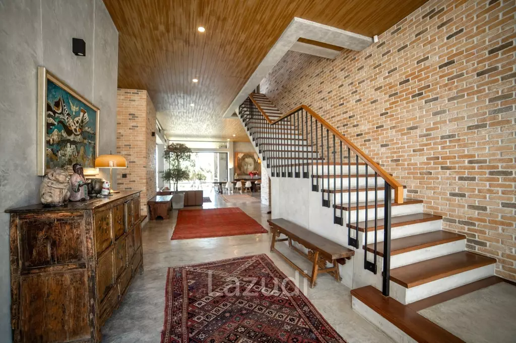 Luxury 9 Bedrooms House for Sale
