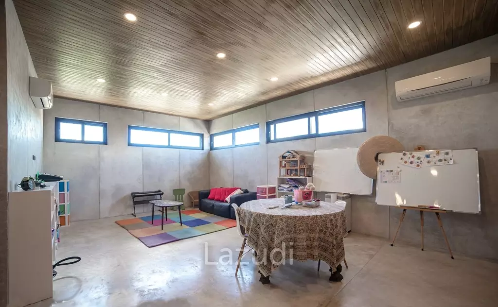 Luxury 9 Bedrooms House for Sale