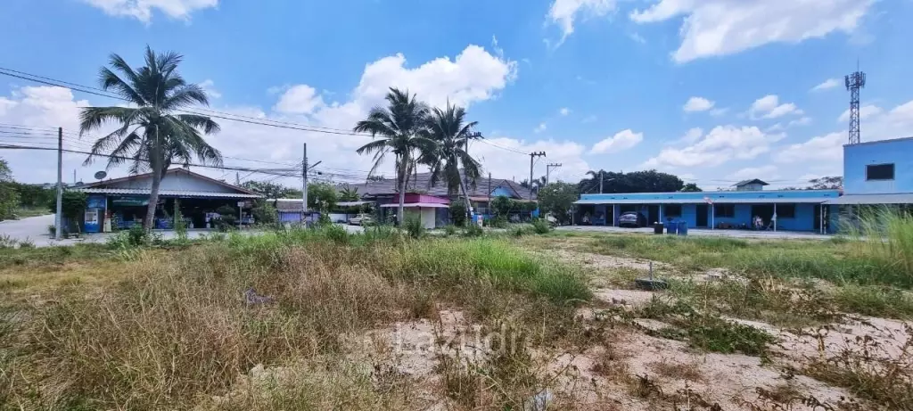 Apartment Building and Land for Sale