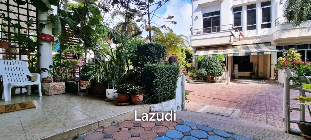 3 Storey House in Wongamat for Sale