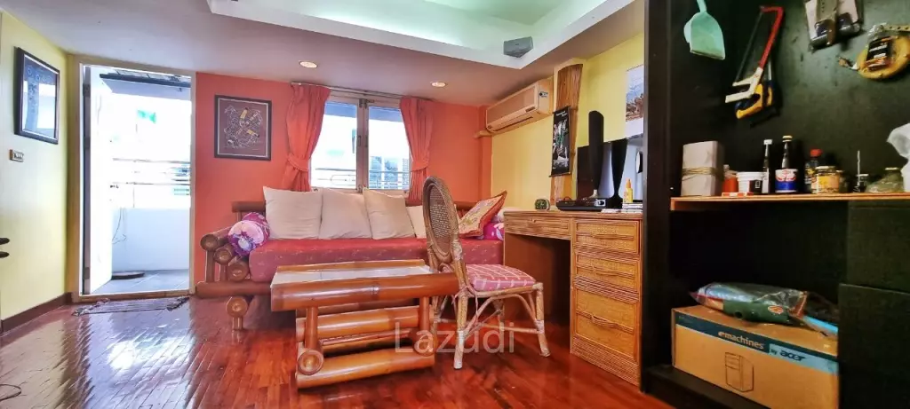 3 Storey House in Wongamat for Sale