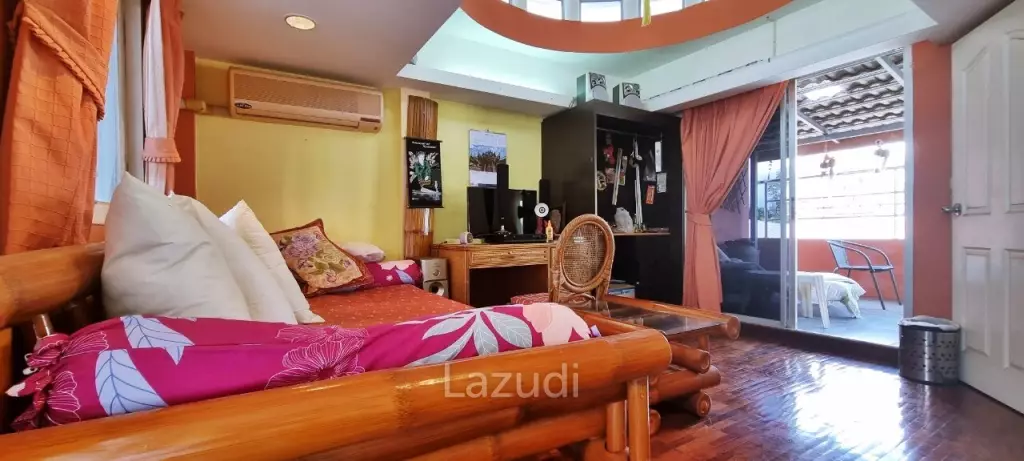 3 Storey House in Wongamat for Sale