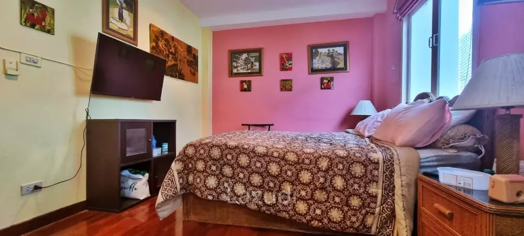 3 Storey House in Wongamat for Sale