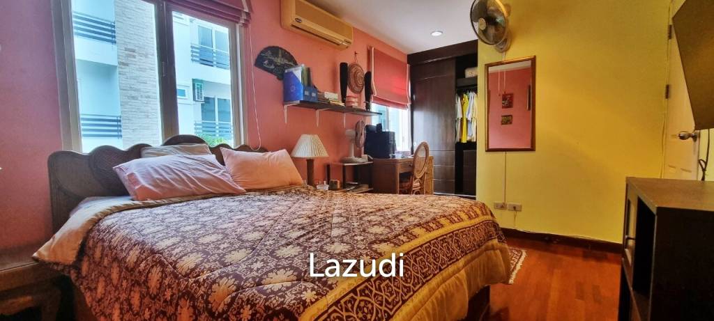3 Storey House in Wongamat for Sale