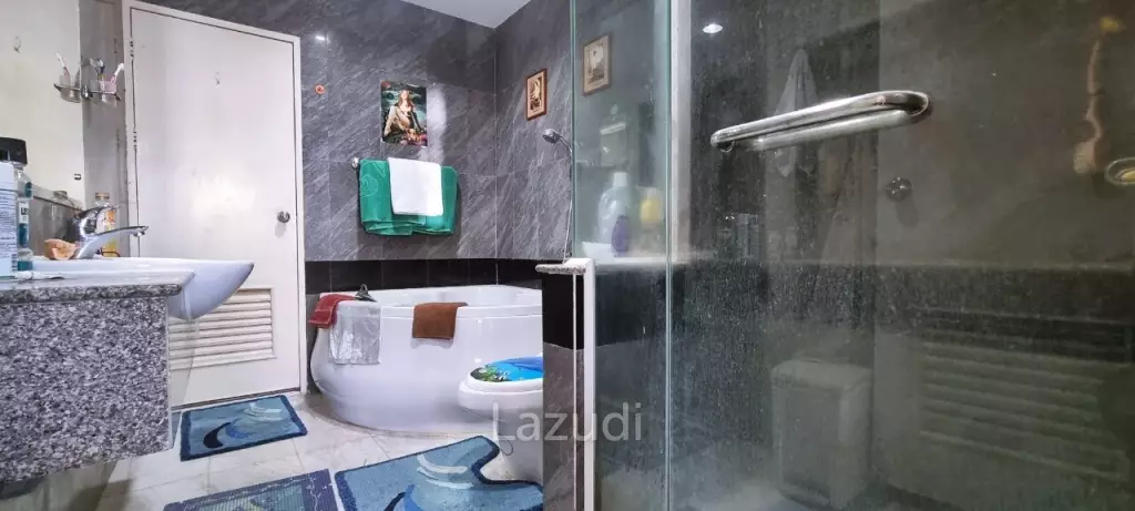 3 Storey House in Wongamat for Sale