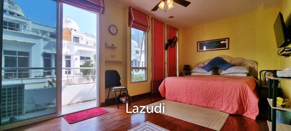 3 Storey House in Wongamat for Sale