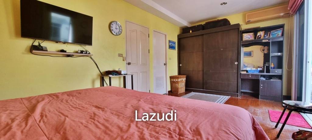 3 Storey House in Wongamat for Sale