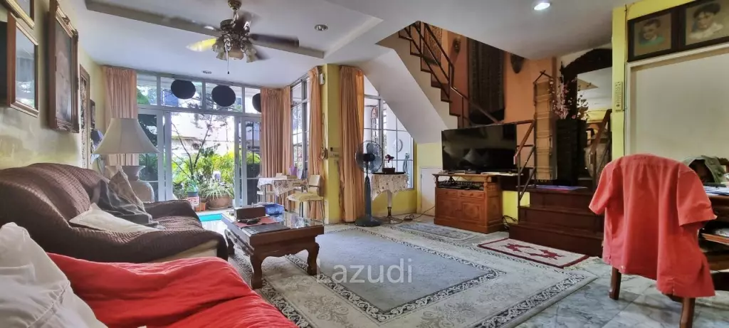 3 Storey House in Wongamat for Sale