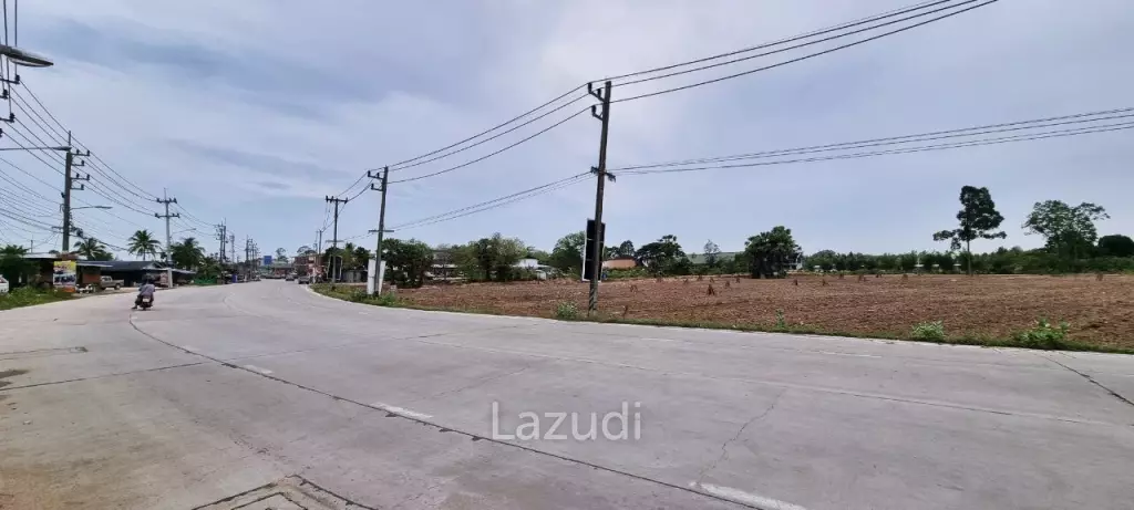 Large Land Plot for Sale in Huay Yai