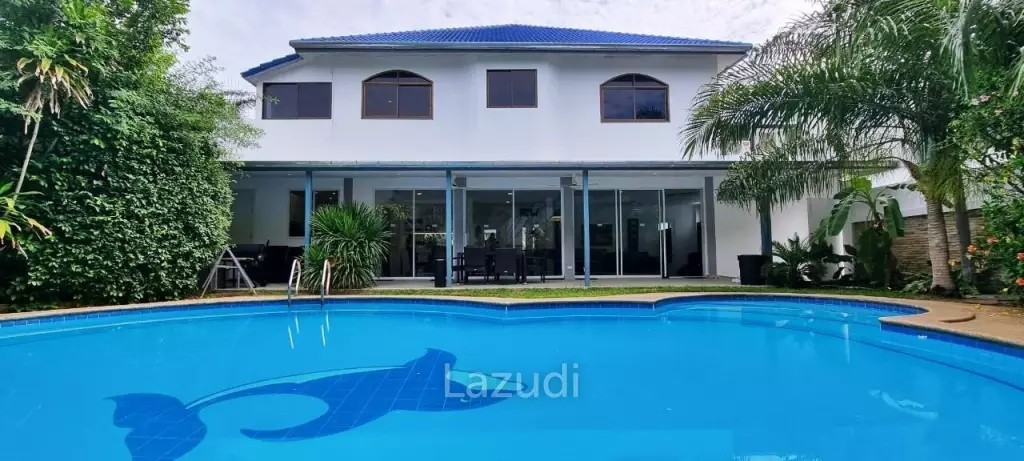 Private 6 Bedrooms House for Sale