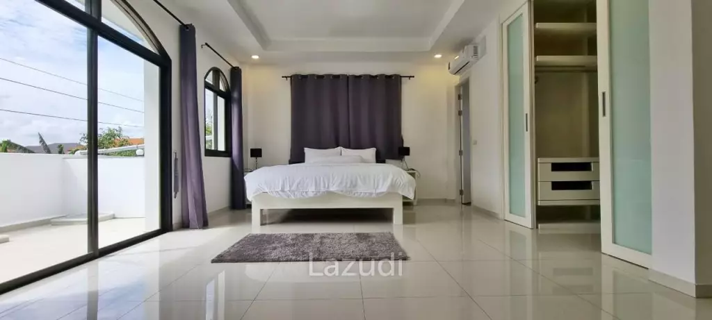 Private 6 Bedrooms House for Sale