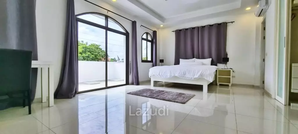 Private 6 Bedrooms House for Sale