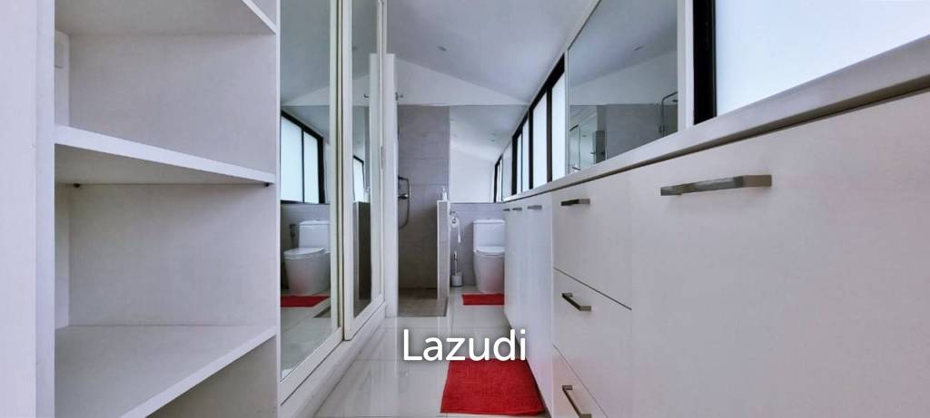 Private 6 Bedrooms House for Sale