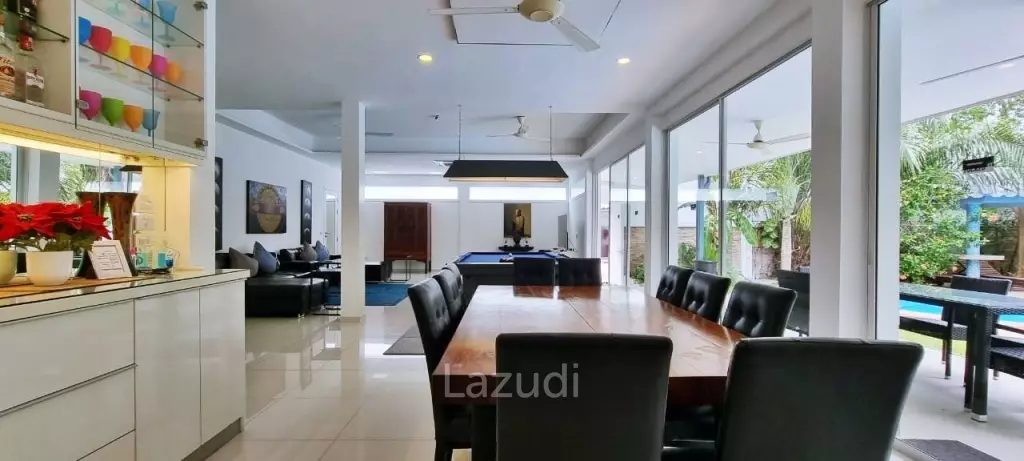 Private 6 Bedrooms House for Sale