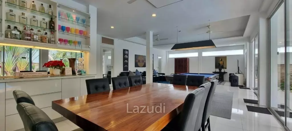 Private 6 Bedrooms House for Sale