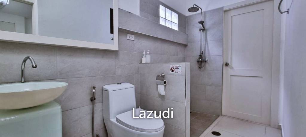 Private 6 Bedrooms House for Sale