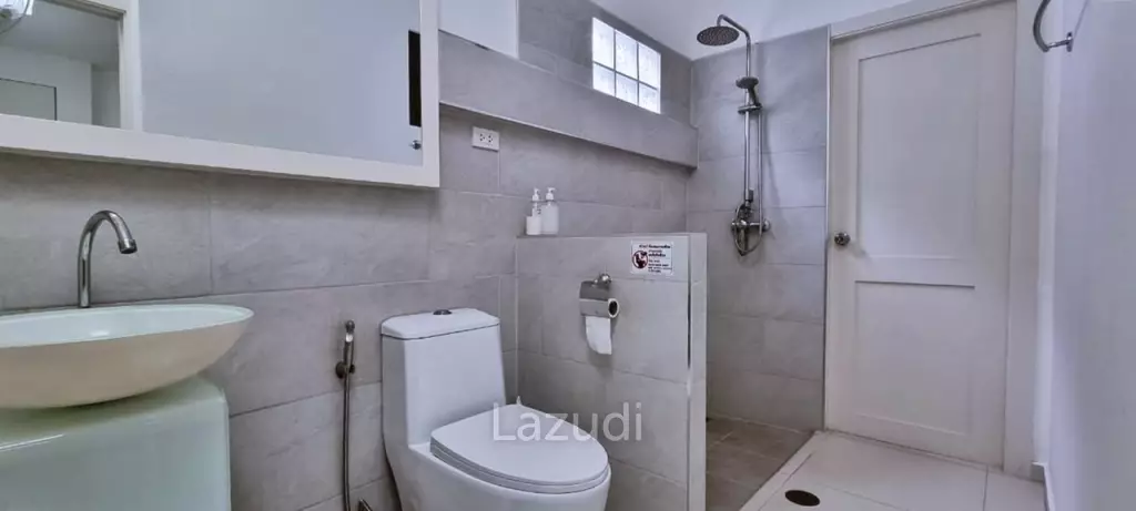 Private 6 Bedrooms House for Sale