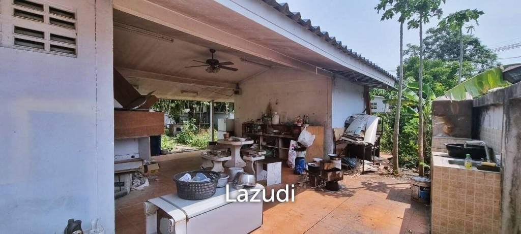 Building and Land for Sale at Huay Yai