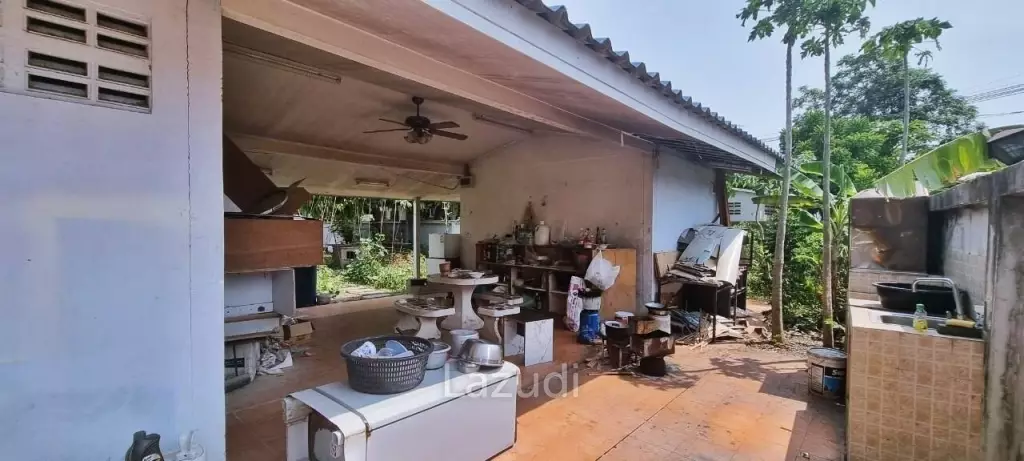 Building and Land for Sale at Huay Yai